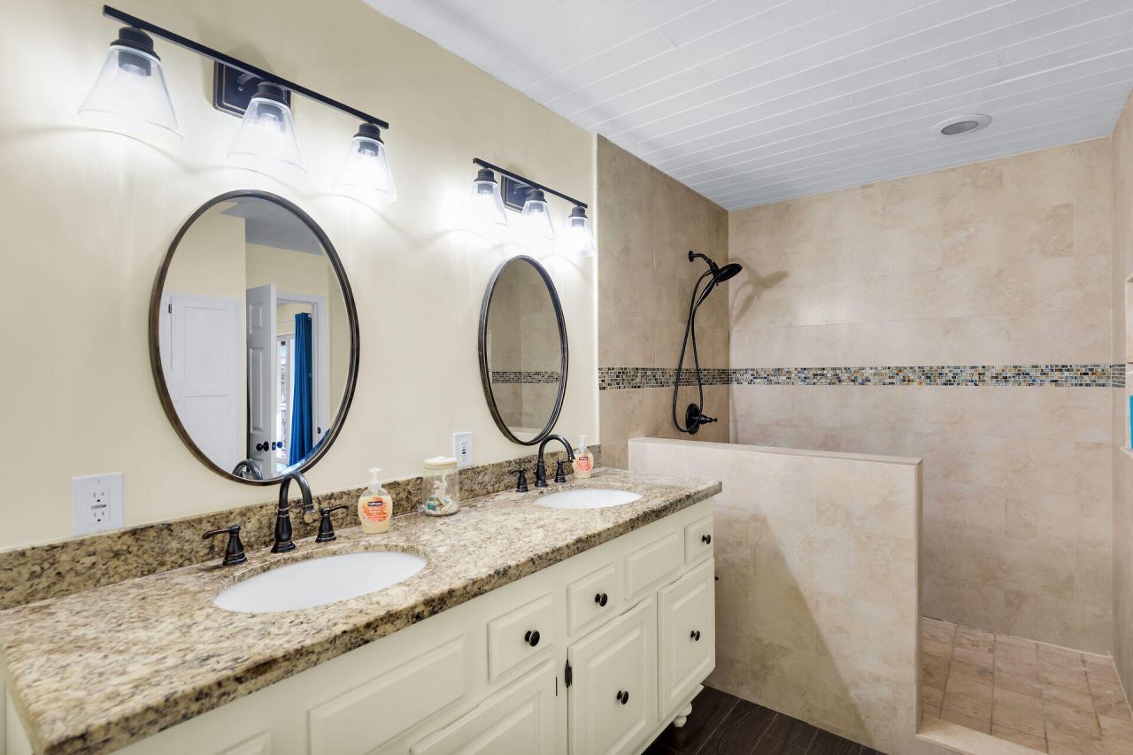 375 S Coconut Palm Boulevard, Tavernier, FL 33070 Photo