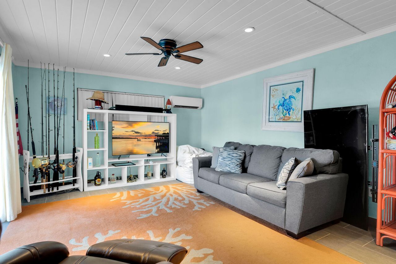 375 S Coconut Palm Boulevard, Tavernier, FL 33070 Photo