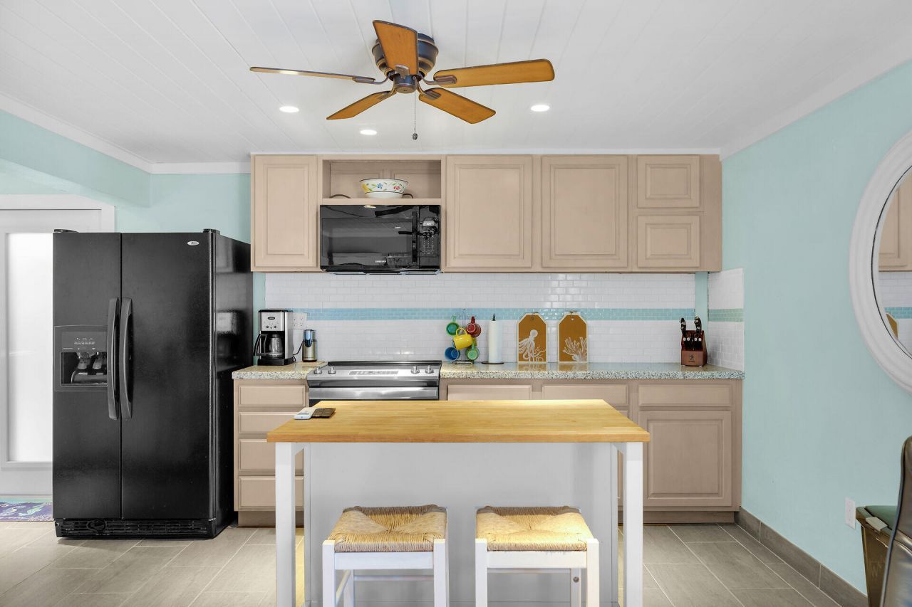 375 S Coconut Palm Boulevard, Tavernier, FL 33070 Photo