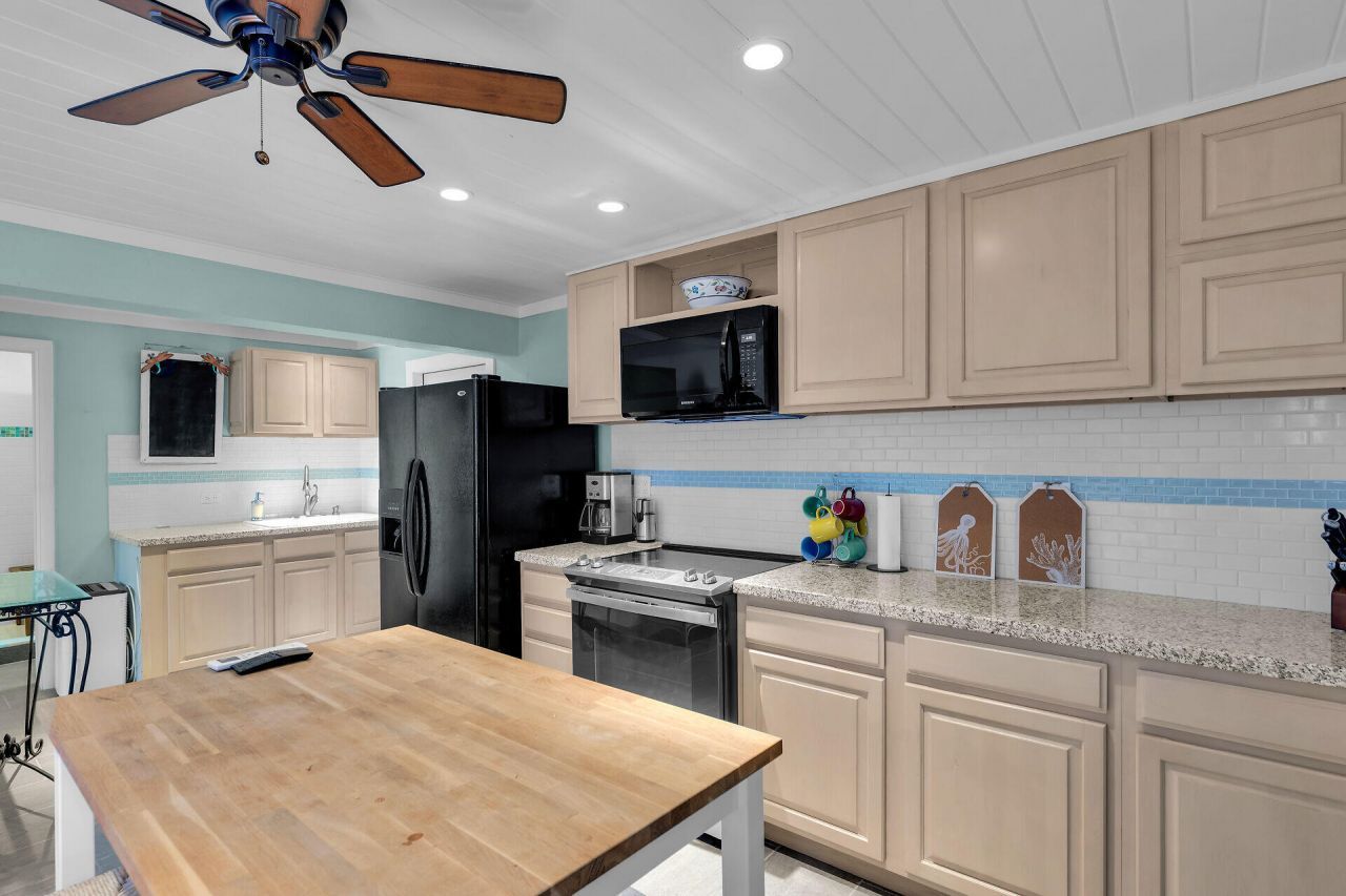 375 S Coconut Palm Boulevard, Tavernier, FL 33070 Photo