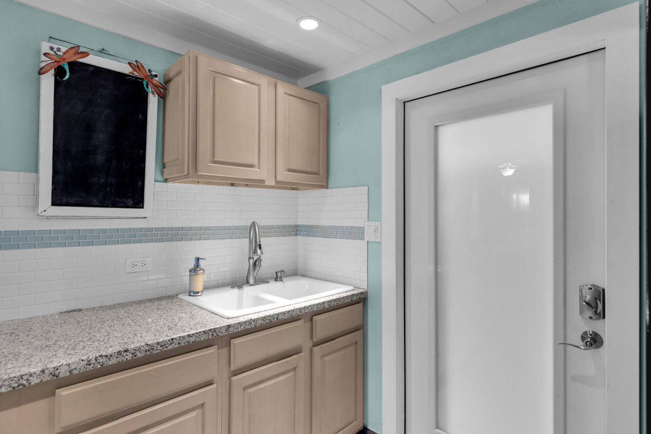 375 S Coconut Palm Boulevard, Tavernier, FL 33070 Photo