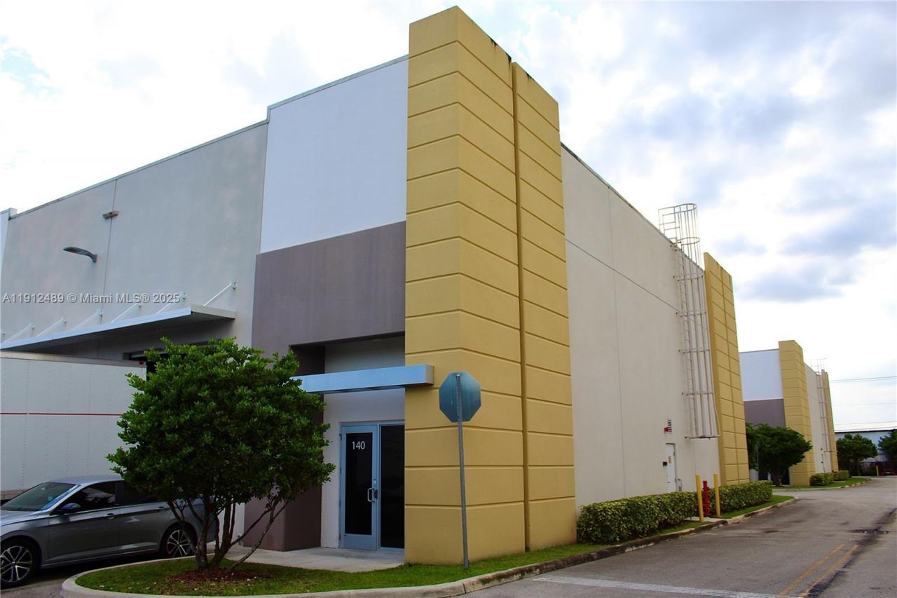 10891 NW 17th St, Unit 140, Sweetwater, FL 33172 Photo