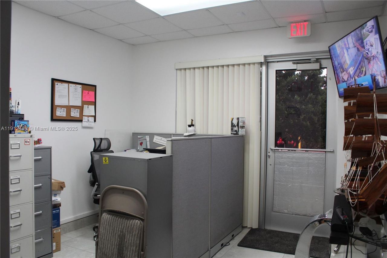 10891 NW 17th St, Unit 140, Sweetwater, FL 33172 Photo