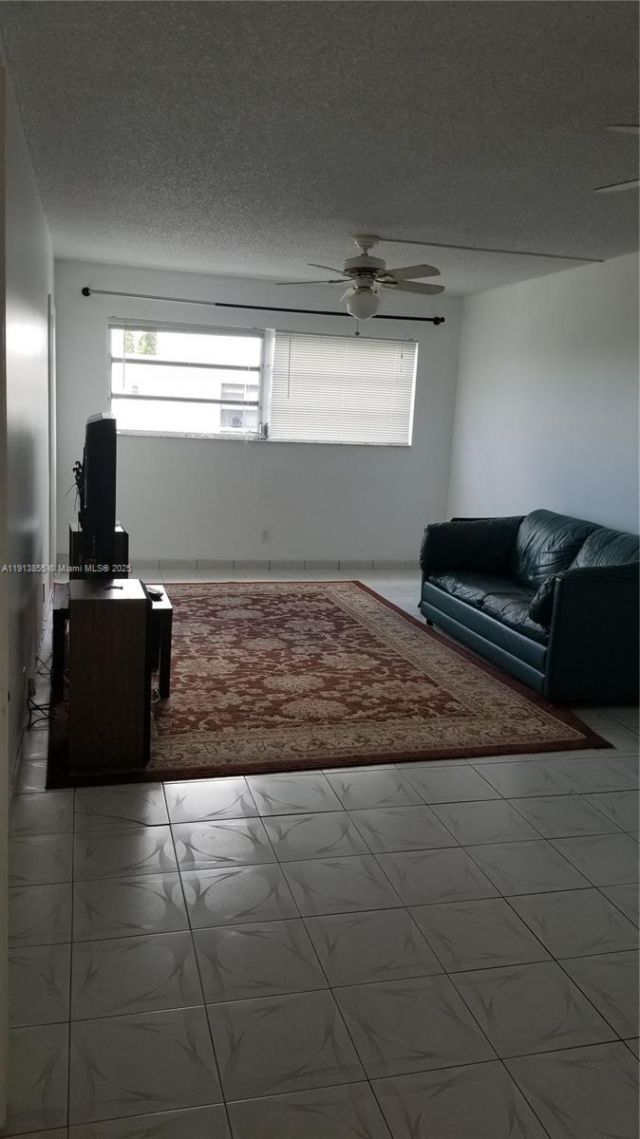 220 SW 9th Ave, Unit 519, Hallandale Beach, FL 33009 Photo