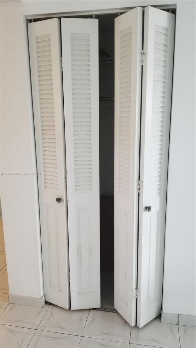 220 SW 9th Ave, Unit 519, Hallandale Beach, FL 33009 Photo