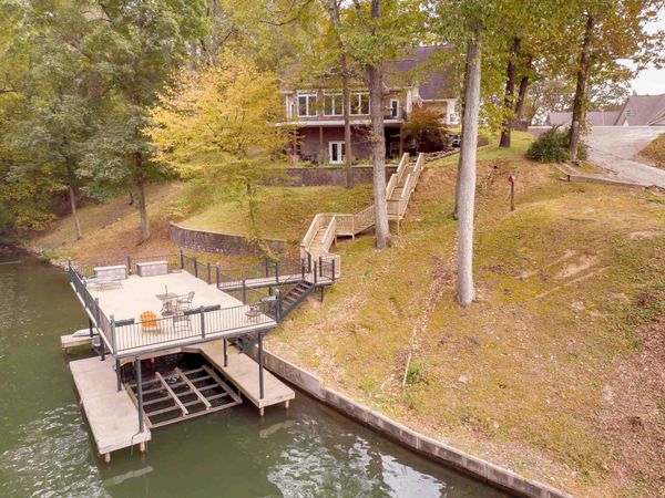 282 Lakeview Shores Dr, Muscle Shoals, AL 35661