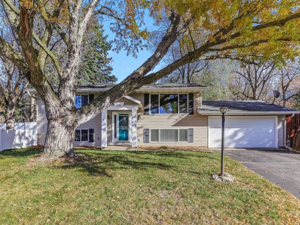 2390 Cohansey Boulevard, Roseville, MN 55113