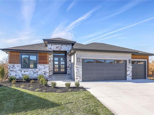 916 Savannah Lane, Greenwood, MO 64034