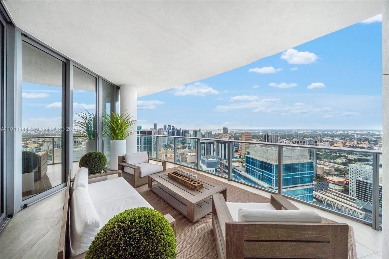 851 NE 1st Ave, Unit 5312, Miami, FL 33132 Photo