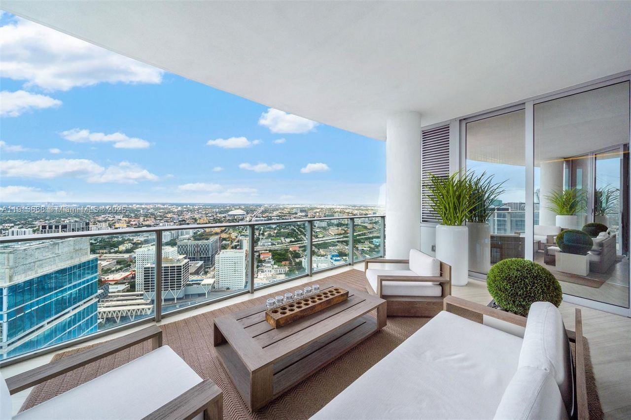 851 NE 1st Ave, Unit 5312, Miami, FL 33132 Photo