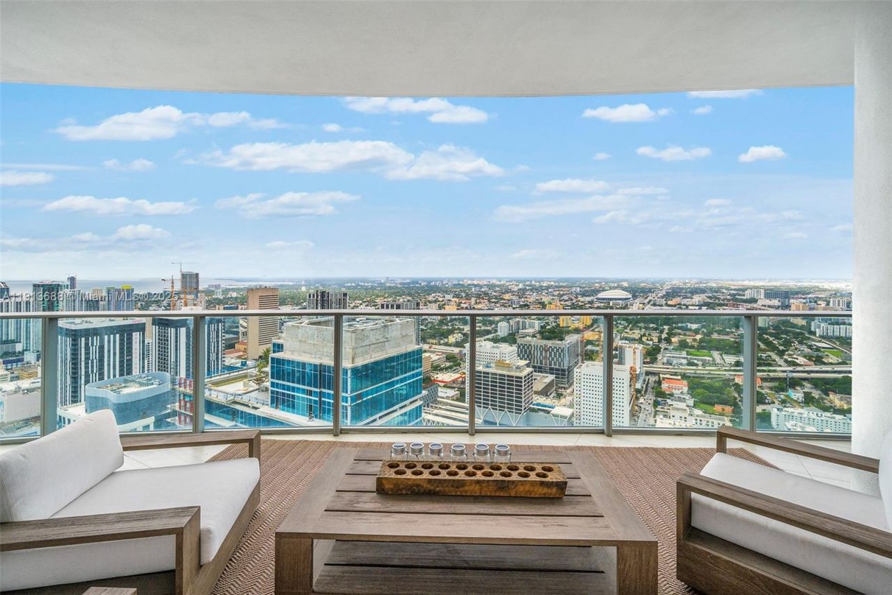 851 NE 1st Ave, Unit 5312, Miami, FL 33132 Photo