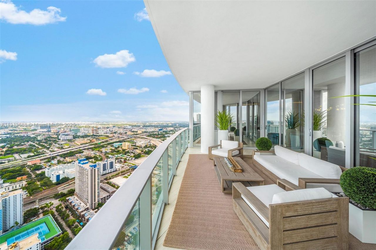 851 NE 1st Ave, Unit 5312, Miami, FL 33132 Photo