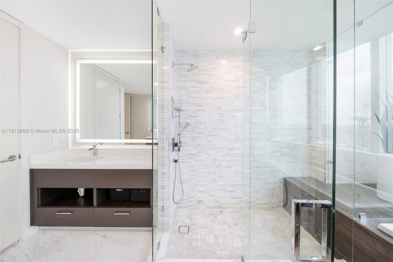 851 NE 1st Ave, Unit 5312, Miami, FL 33132 Photo