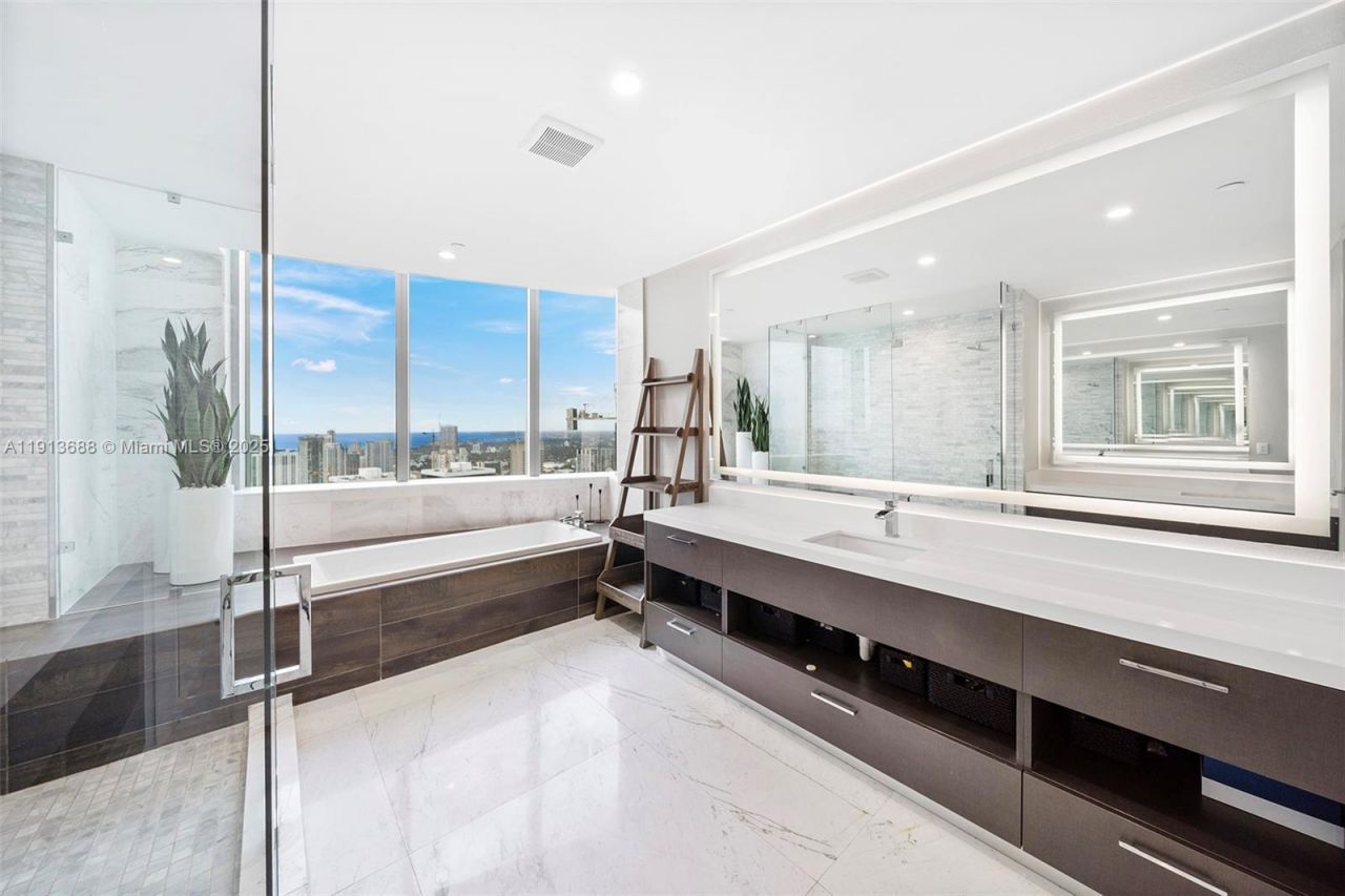 851 NE 1st Ave, Unit 5312, Miami, FL 33132 Photo