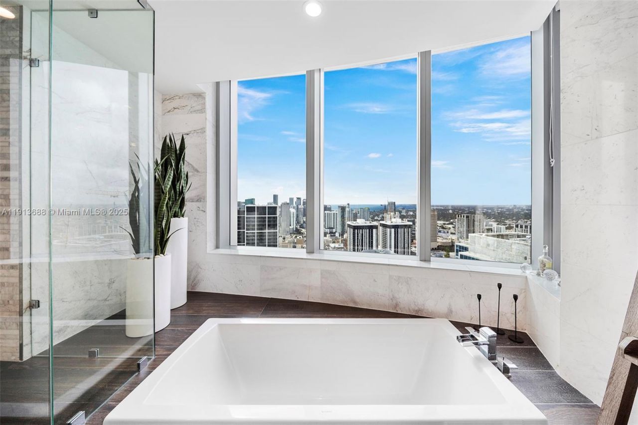 851 NE 1st Ave, Unit 5312, Miami, FL 33132 Photo