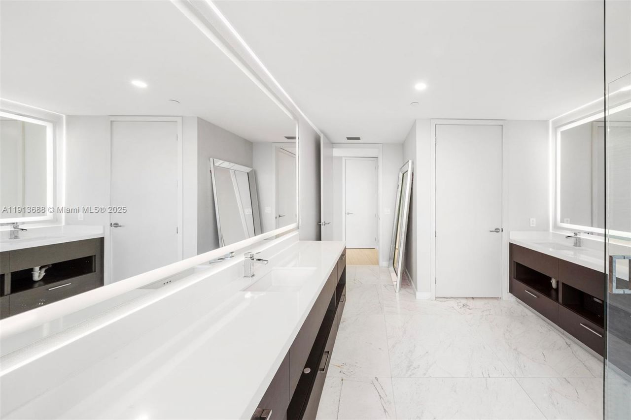 851 NE 1st Ave, Unit 5312, Miami, FL 33132 Photo