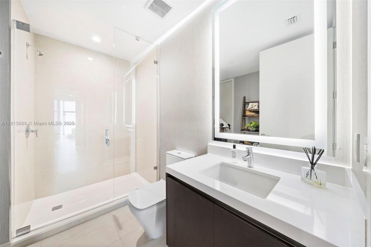 851 NE 1st Ave, Unit 5312, Miami, FL 33132 Photo