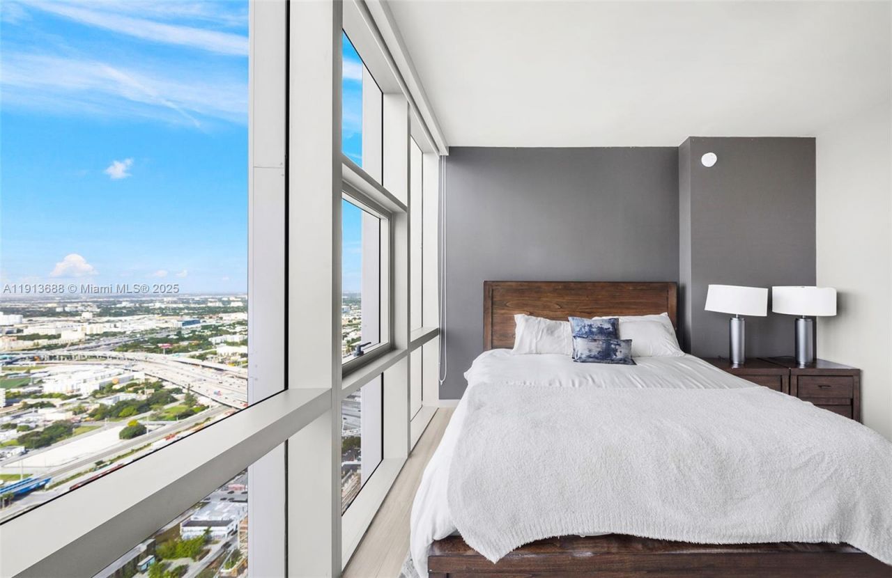 851 NE 1st Ave, Unit 5312, Miami, FL 33132 Photo