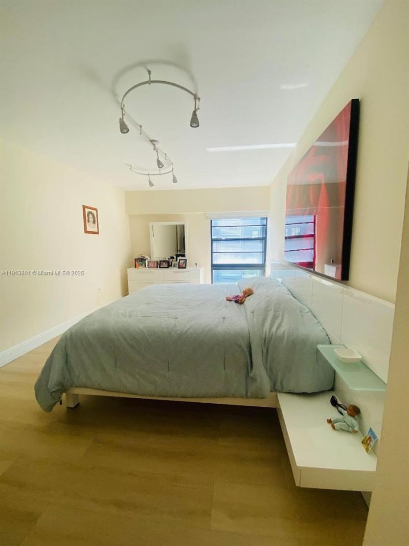 575 Crandon Blvd, Unit 406, Key Biscayne, FL 33149 Photo