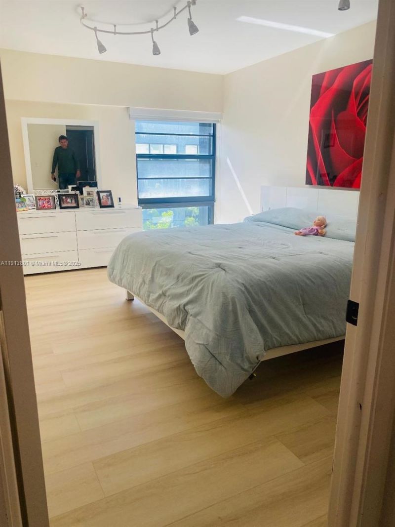 575 Crandon Blvd, Unit 406, Key Biscayne, FL 33149 Photo