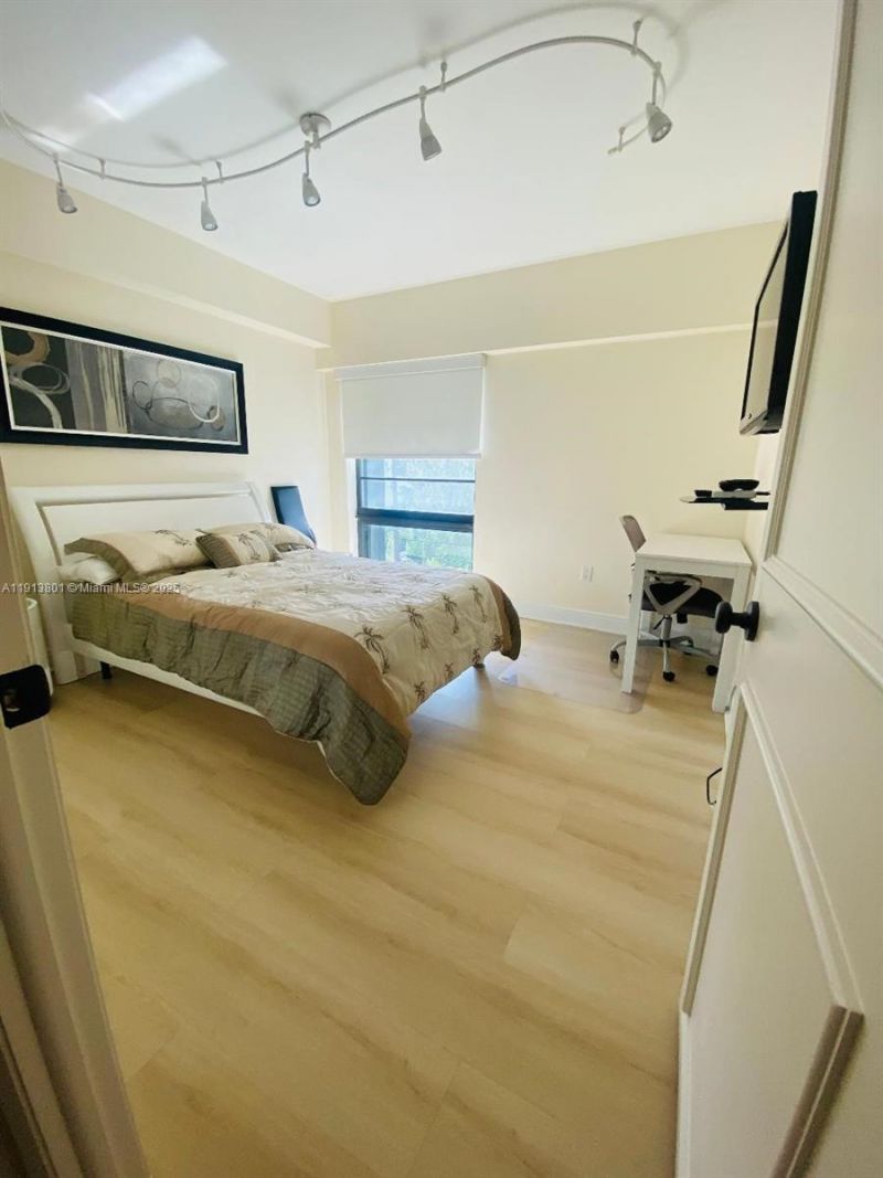 575 Crandon Blvd, Unit 406, Key Biscayne, FL 33149 Photo