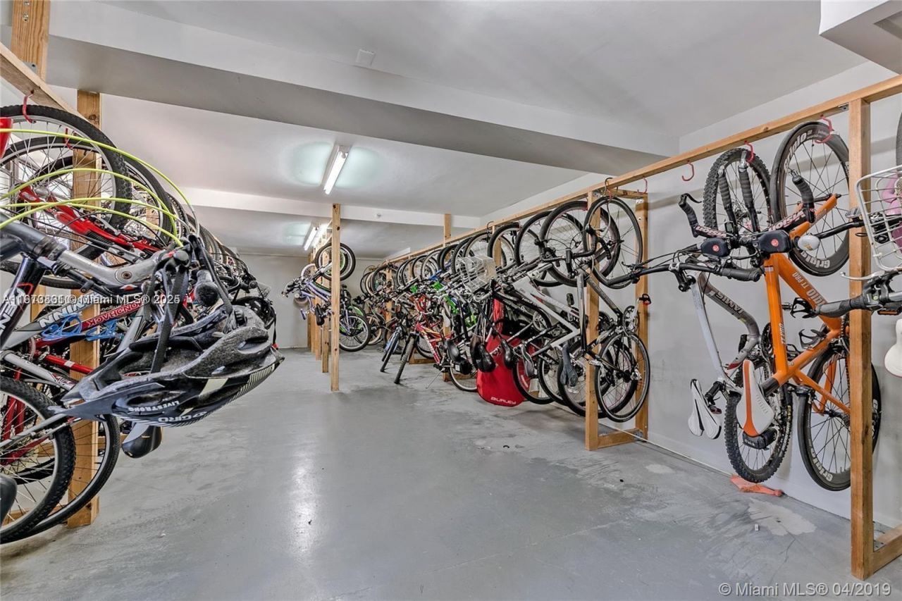 575 Crandon Blvd, Unit 406, Key Biscayne, FL 33149 Photo