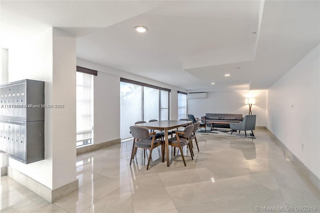 575 Crandon Blvd, Unit 406, Key Biscayne, FL 33149 Photo