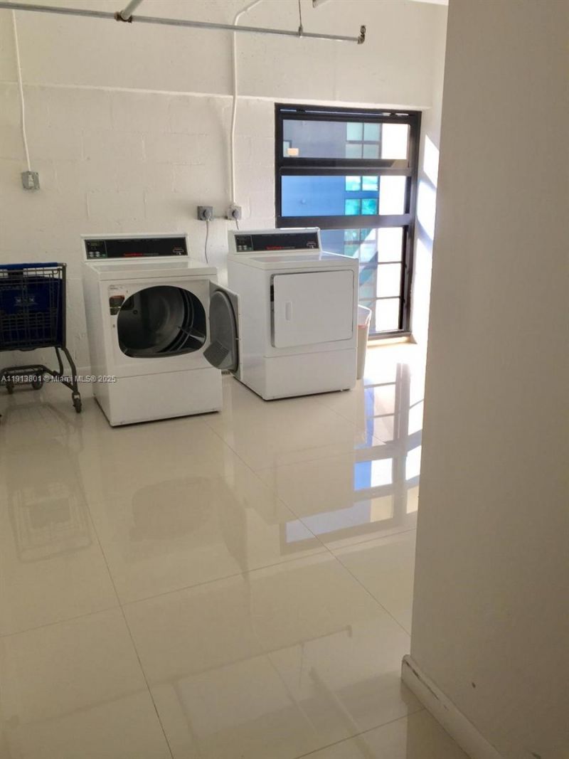 575 Crandon Blvd, Unit 406, Key Biscayne, FL 33149 Photo