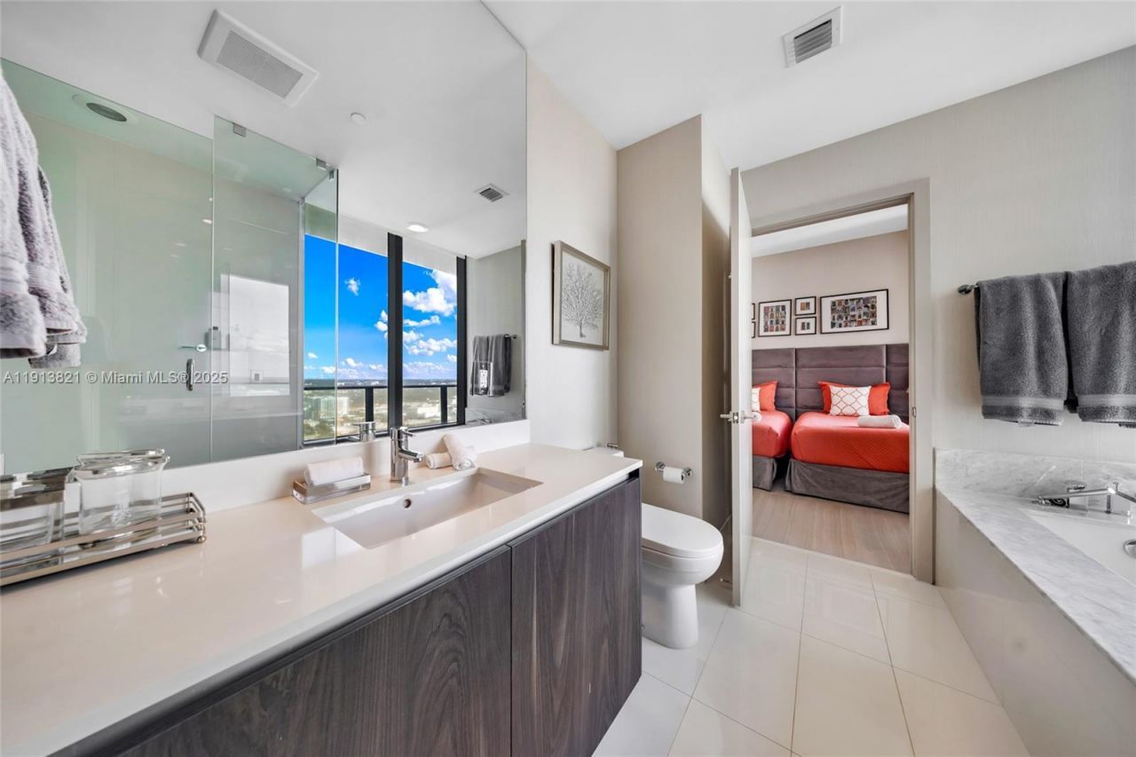 480 NE 31st St, Unit 2807, Miami, FL 33137 Photo