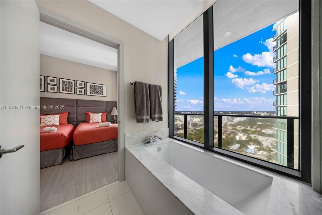 480 NE 31st St, Unit 2807, Miami, FL 33137 Photo