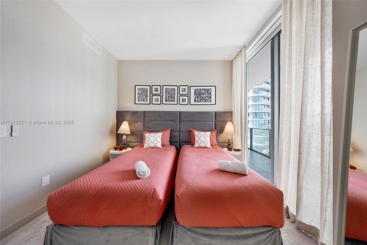 480 NE 31st St, Unit 2807, Miami, FL 33137 Photo