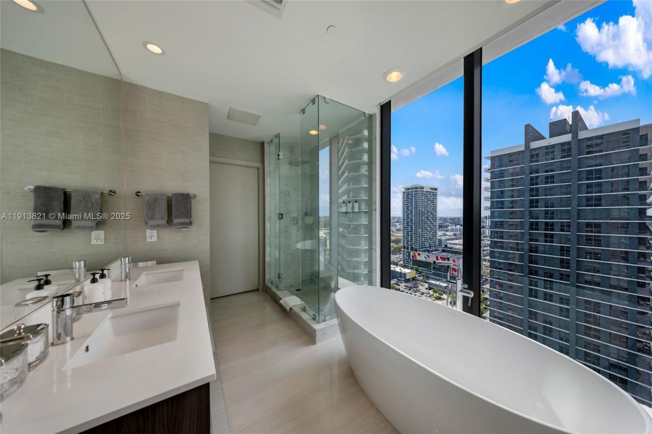 480 NE 31st St, Unit 2807, Miami, FL 33137 Photo