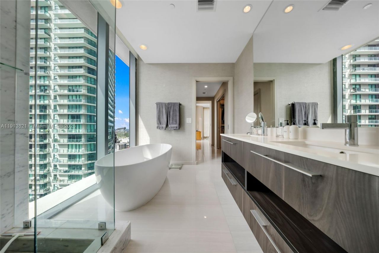 480 NE 31st St, Unit 2807, Miami, FL 33137 Photo