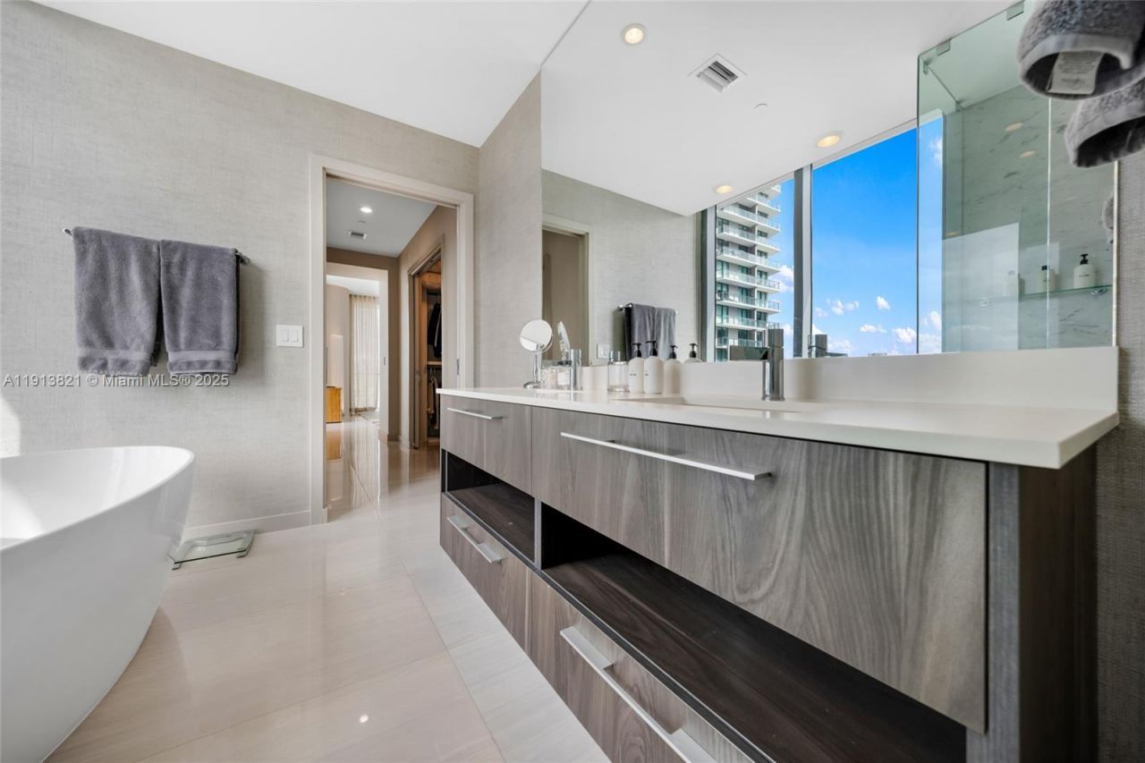 480 NE 31st St, Unit 2807, Miami, FL 33137 Photo