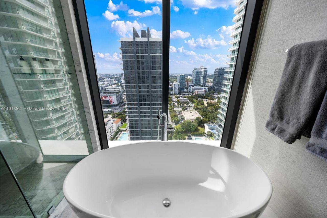 480 NE 31st St, Unit 2807, Miami, FL 33137 Photo