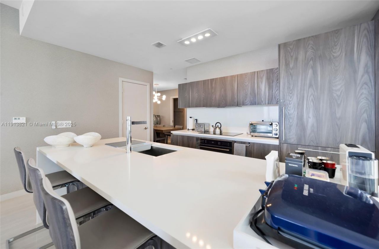 480 NE 31st St, Unit 2807, Miami, FL 33137 Photo