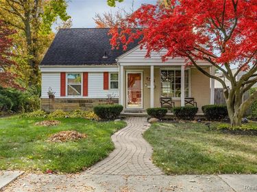 2371 Allard Avenue, Grosse Pointe, MI 48236