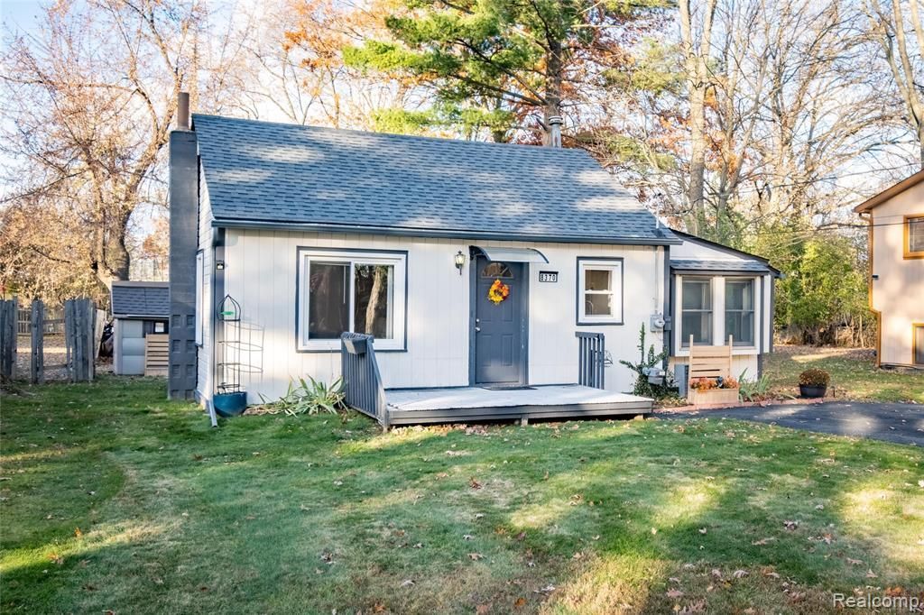 8370 Arlis Street, Commerce Township, MI 48382 Main Photo