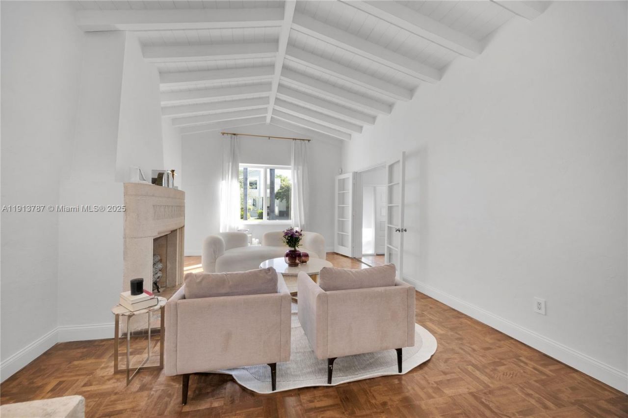 4484 Royal Palm Ave, Miami Beach, FL 33140 Photo