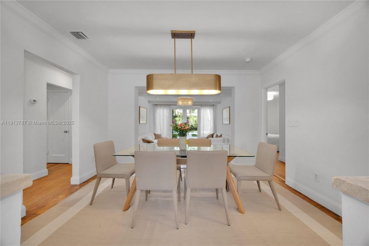 4484 Royal Palm Ave, Miami Beach, FL 33140 Photo