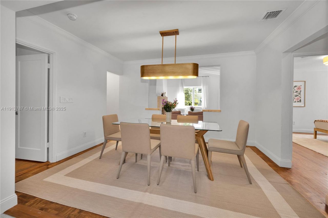 4484 Royal Palm Ave, Miami Beach, FL 33140 Photo