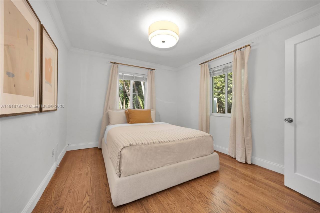 4484 Royal Palm Ave, Miami Beach, FL 33140 Photo