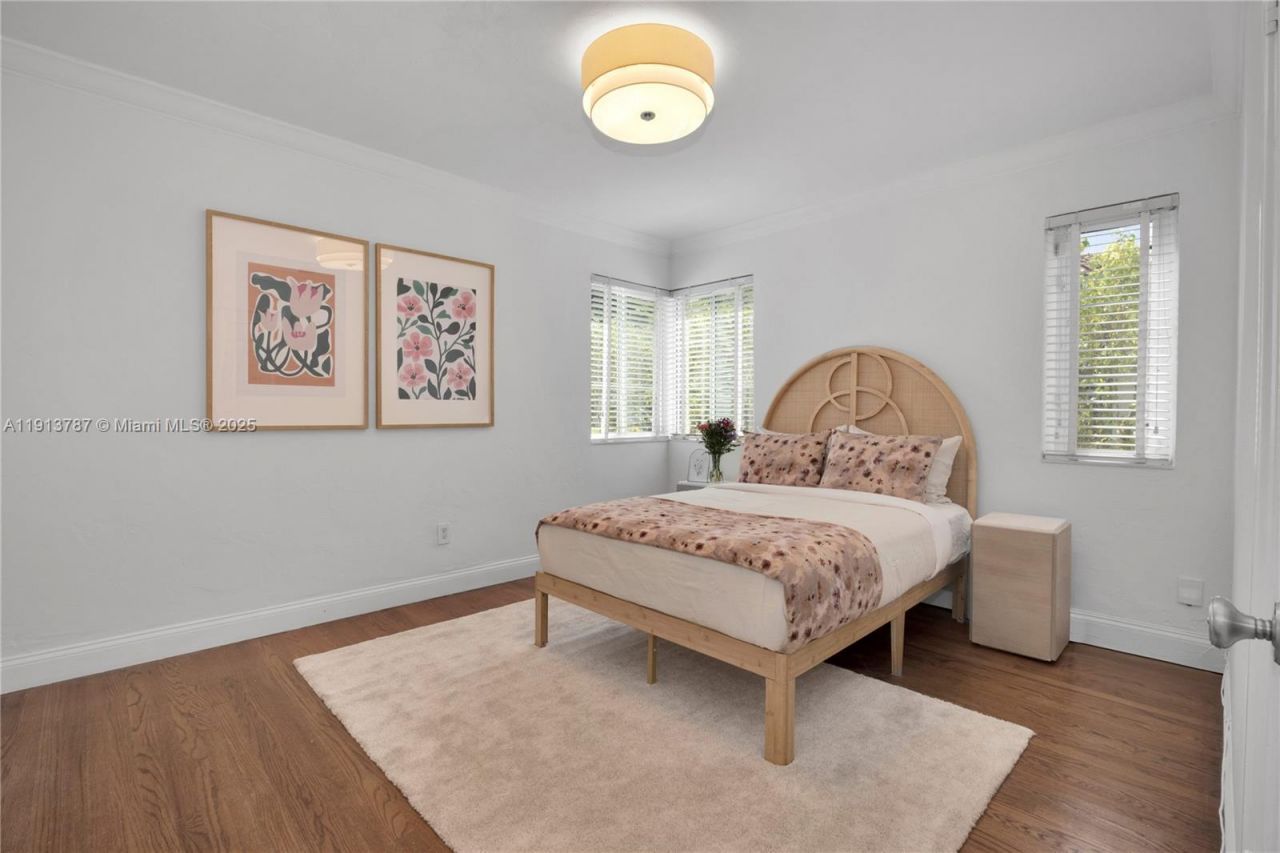 4484 Royal Palm Ave, Miami Beach, FL 33140 Photo