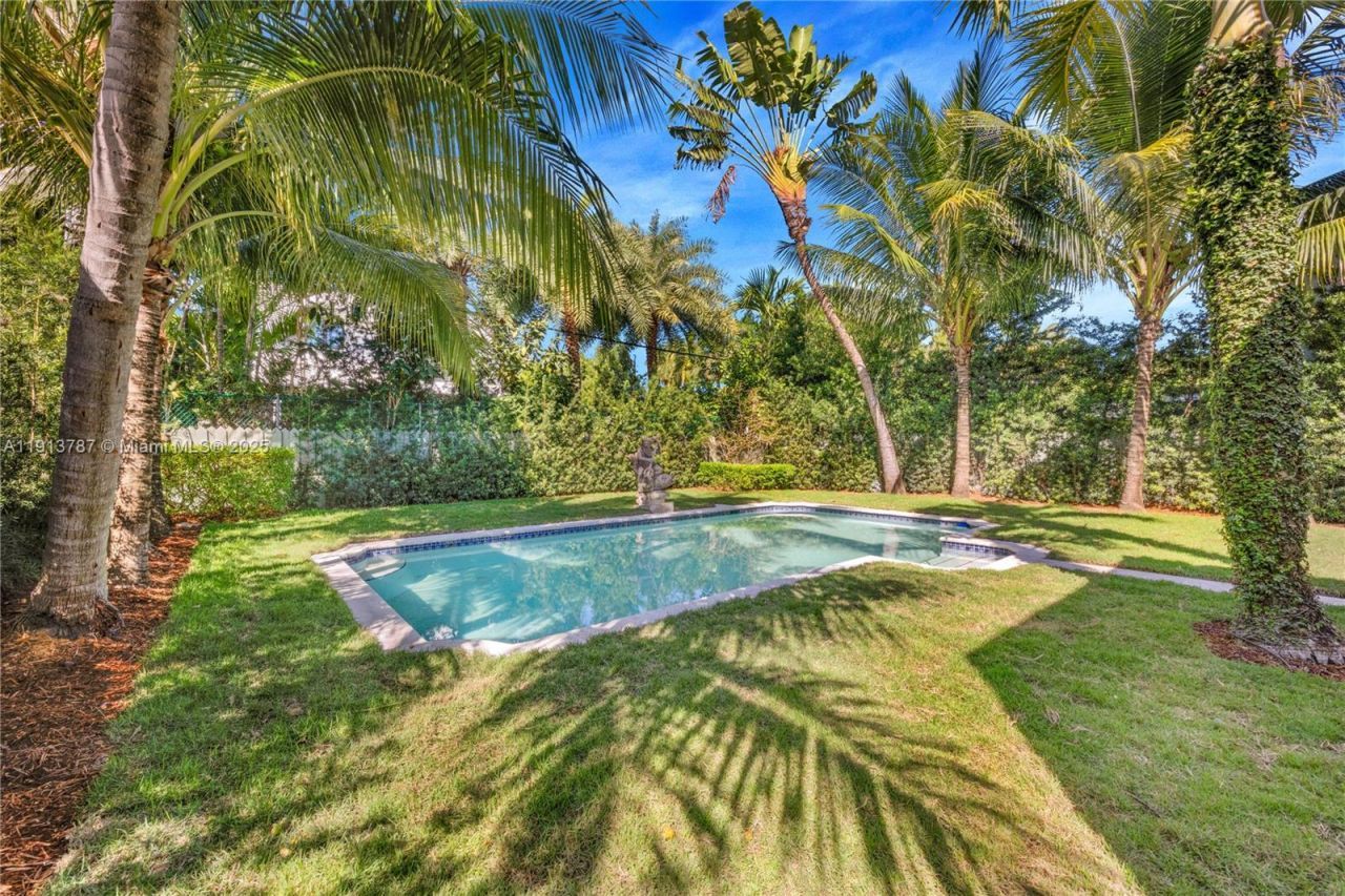 4484 Royal Palm Ave, Miami Beach, FL 33140 Photo