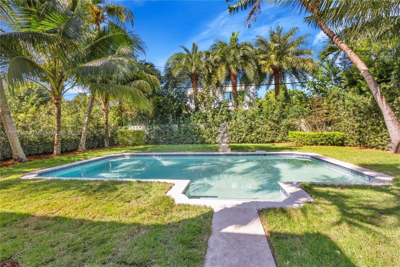 4484 Royal Palm Ave, Miami Beach, FL 33140 Photo