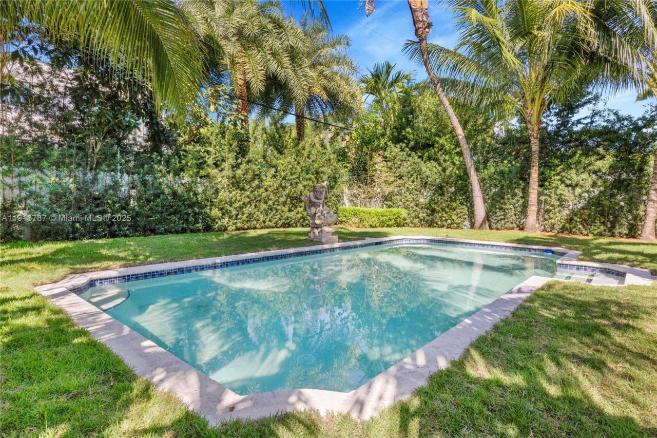 4484 Royal Palm Ave, Miami Beach, FL 33140 Photo