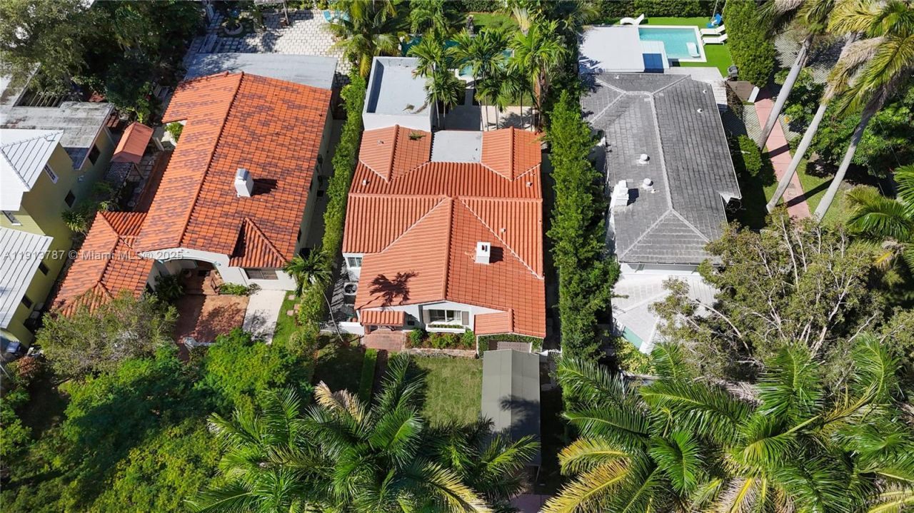 4484 Royal Palm Ave, Miami Beach, FL 33140 Photo