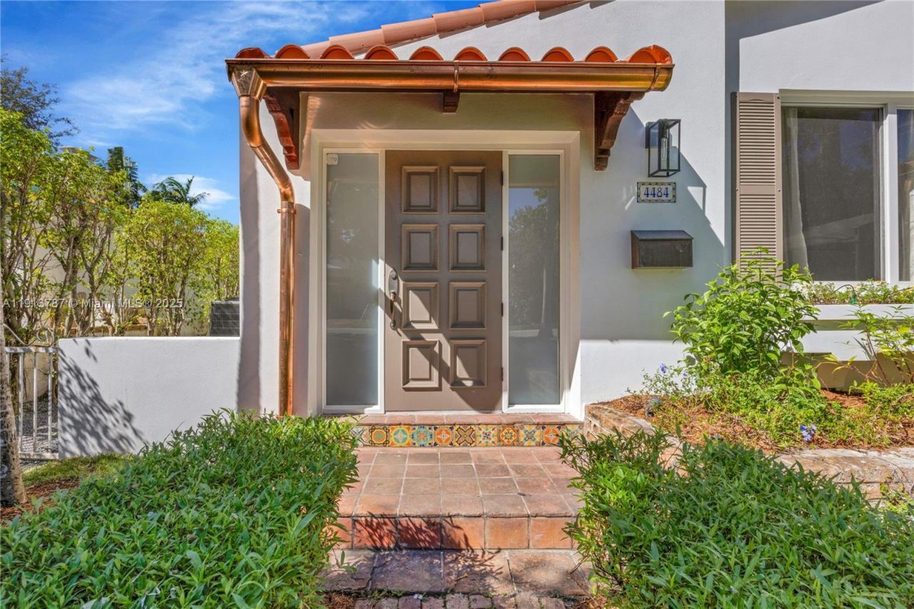 4484 Royal Palm Ave, Miami Beach, FL 33140 Photo