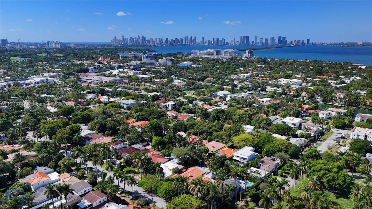 4484 Royal Palm Ave, Miami Beach, FL 33140 Photo