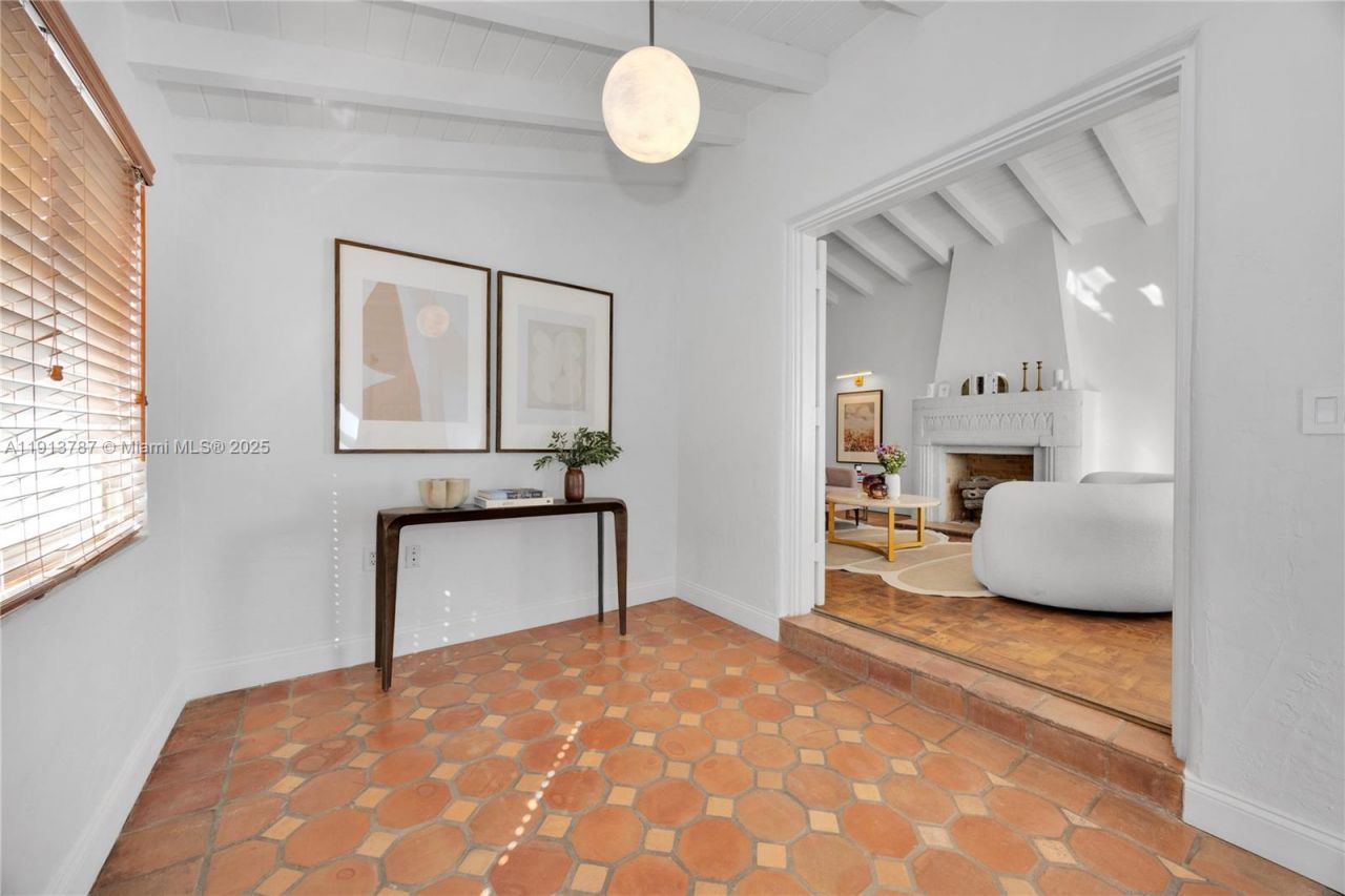 4484 Royal Palm Ave, Miami Beach, FL 33140 Photo